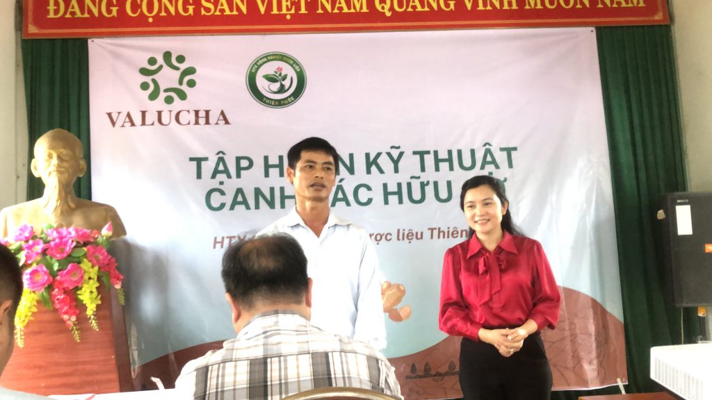 Đại hiện cho HTX - Nông dân tiên tiến trong chương trình tập huấn của Valucha